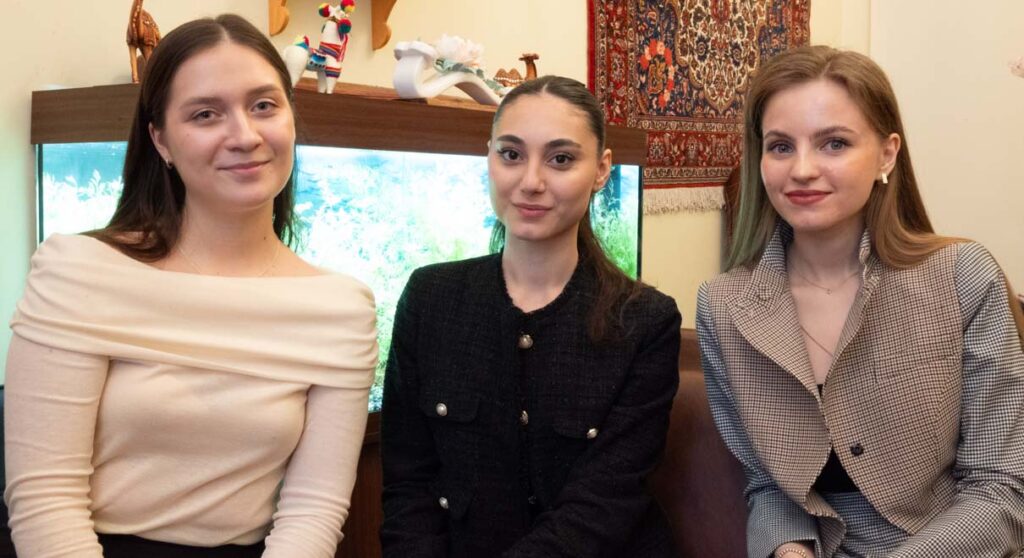 Слева направо: Мария Соколова, Елена Саакян, Мария Модеме