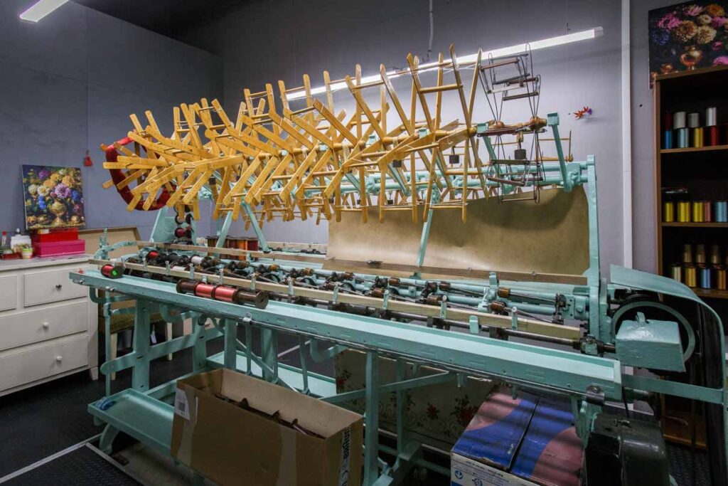 Мотальная машина, или попросту "моталка", для перемотки пряжи