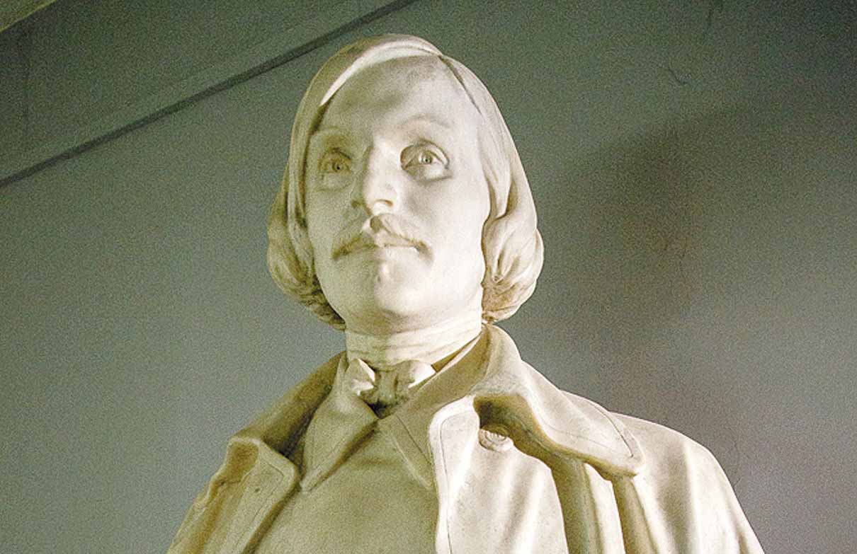 Бюст с могилы Гоголя