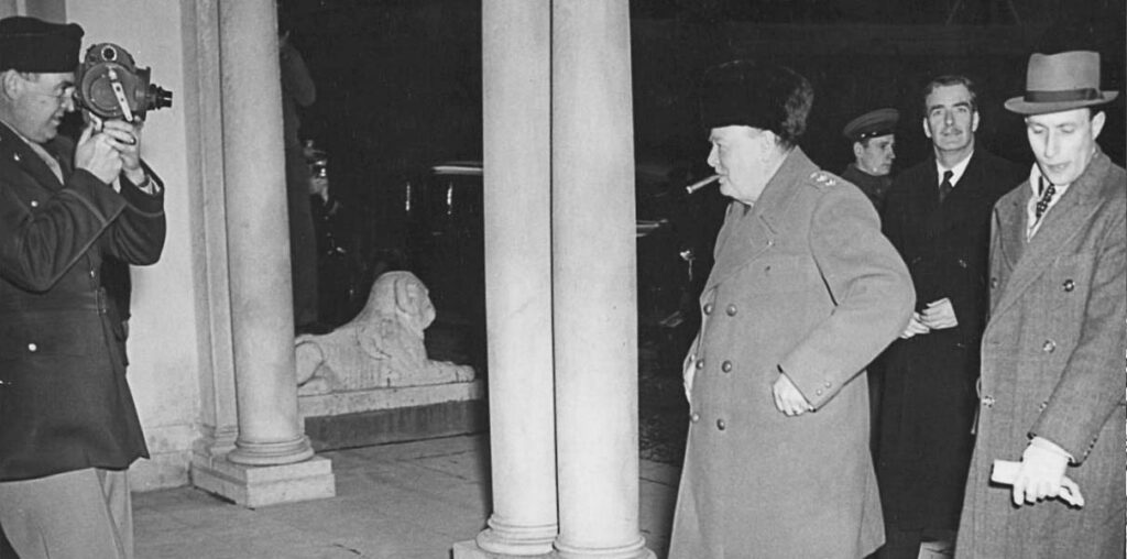 Премьер-министр Великобритании Уинстон Черчилль