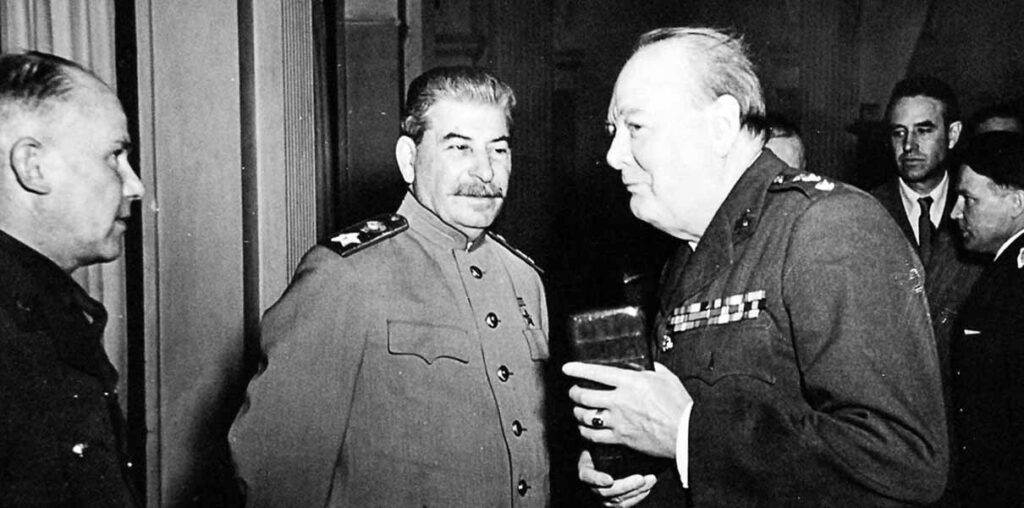 Сталин и Черчилль перед заседанием на ялтинской конференции