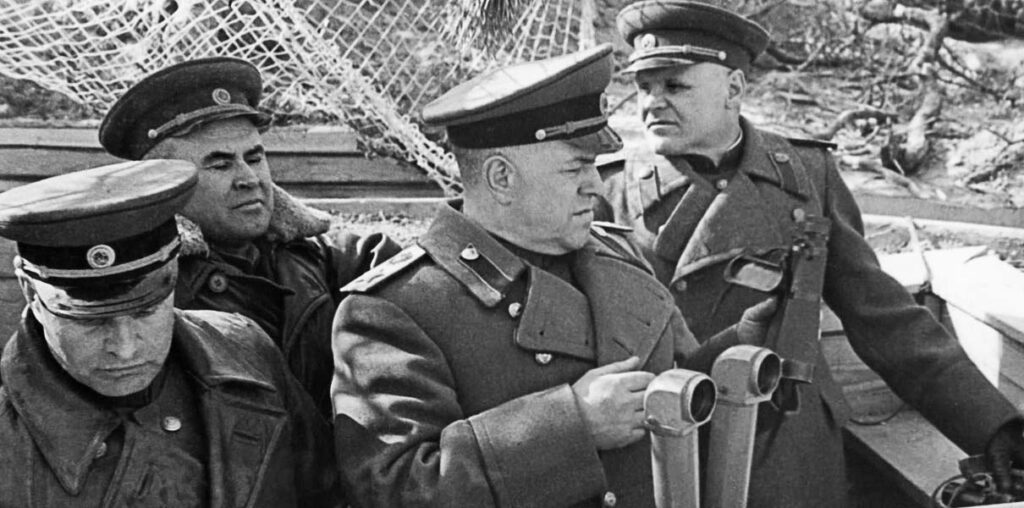 Маршал Георгий Жуков на командном пункте Зееловских высот