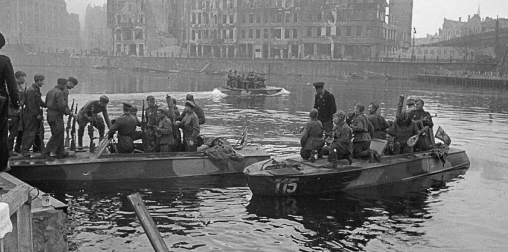 Моряки Днепровской флотилии в Берлине