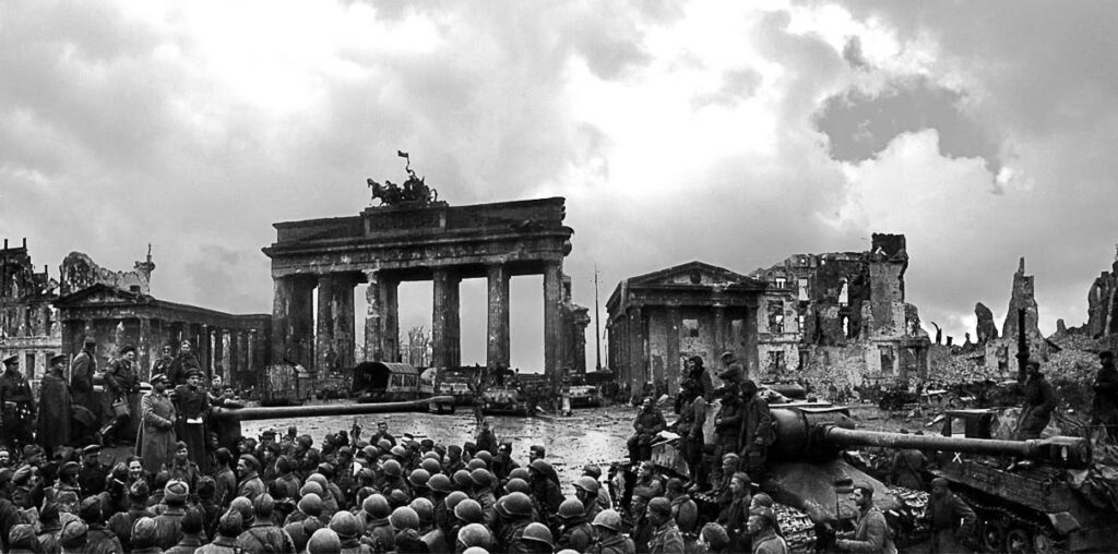 Митинг красноармейцев у Бранденбургских ворот