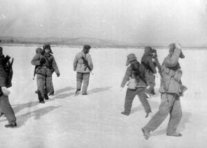 Китайские солдаты. Фото сделано примерно за минуту до открытия огня китайской стороной