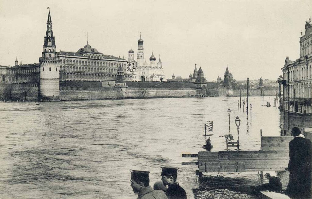 Вид Кремля с Большого Каменного моста. Апрель 1908 года