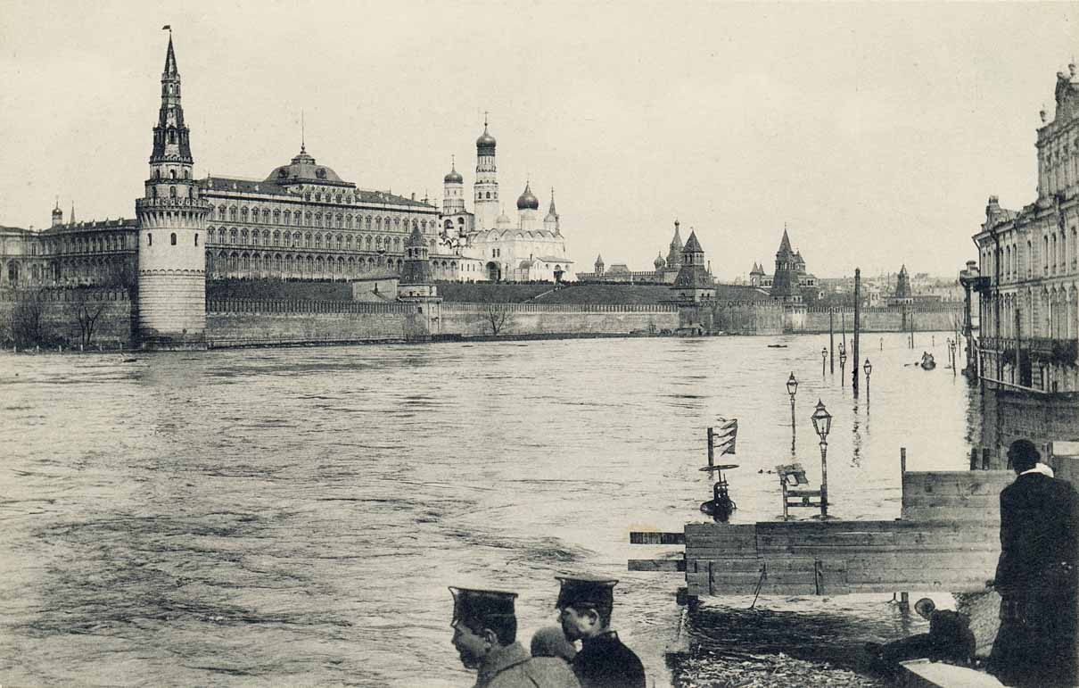 Вид Кремля с Большого Каменного моста. Апрель 1908 года
