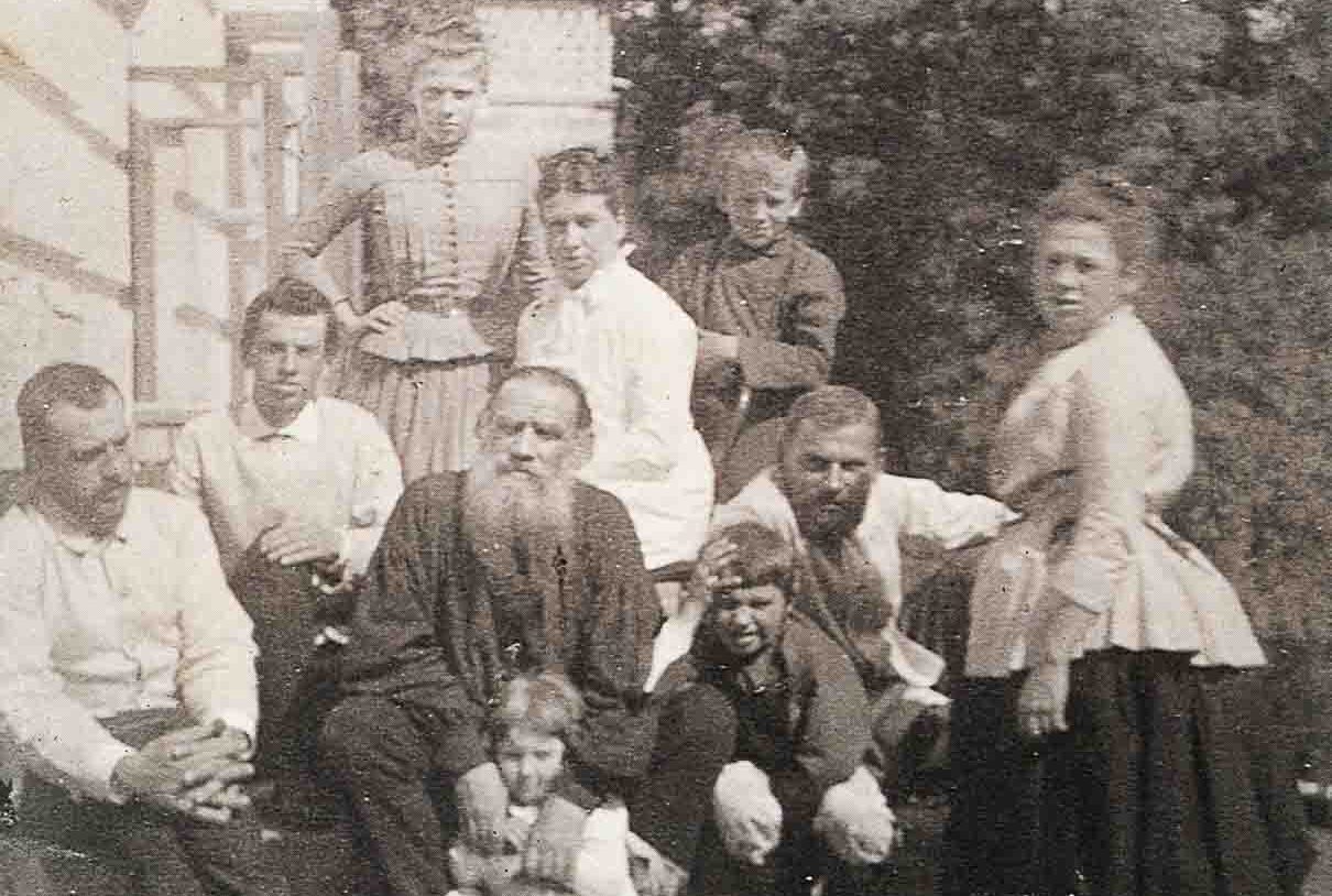 L. Tolstoy with his wife and children. Yasnaya Polyana
