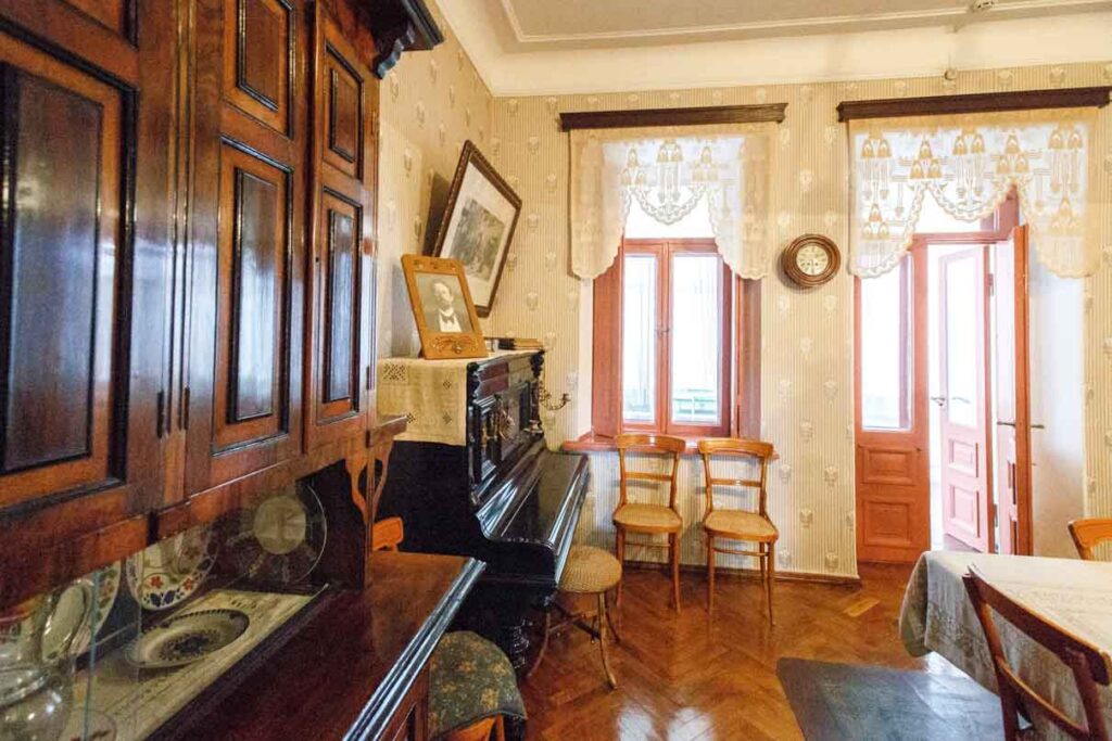 On the second floor, in the drawing room, stands a clock. It was bought by Chekhov in Moscow and stopped at the time of the writer’s death (2:30 a.m.)