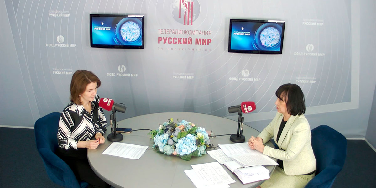 Прямой эфир «Акцент на диалог» в студии студии ТРК «Русский мир»