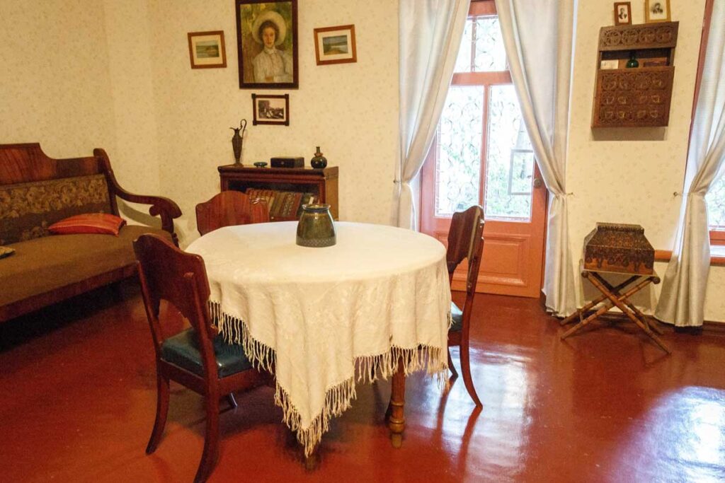 The guest room of the White Dacha was visited by Kuprin and Bunin, Gorky and Andreyev, Rachmaninoff and Chaliapin, Vasnetsov and Serov