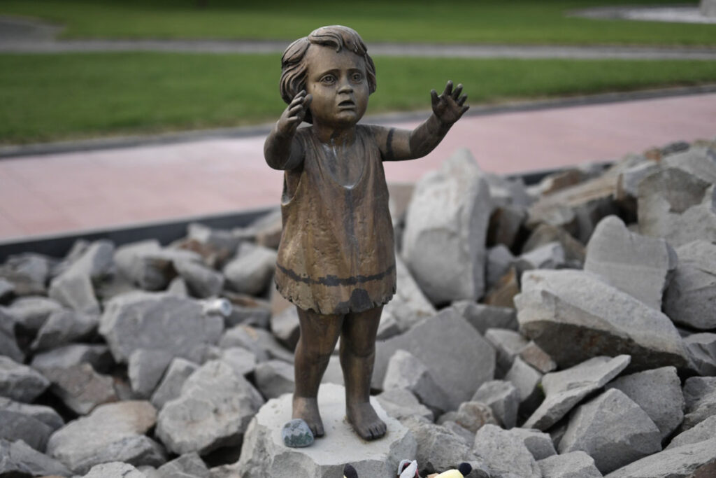 Скульптура на территории Мемориала жертвам фашистской оккупации Крыма