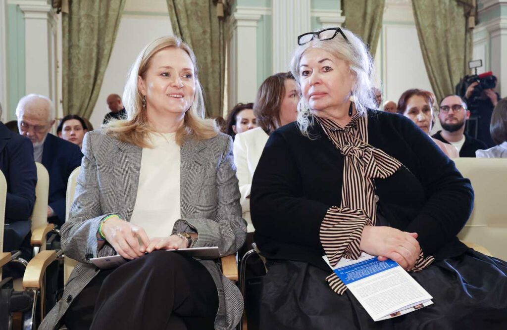 Внучка Сергея Михалкова актриса Анна Михалкова и вдова поэта, организатор мероприятия Юлия Субботина-Михалкова