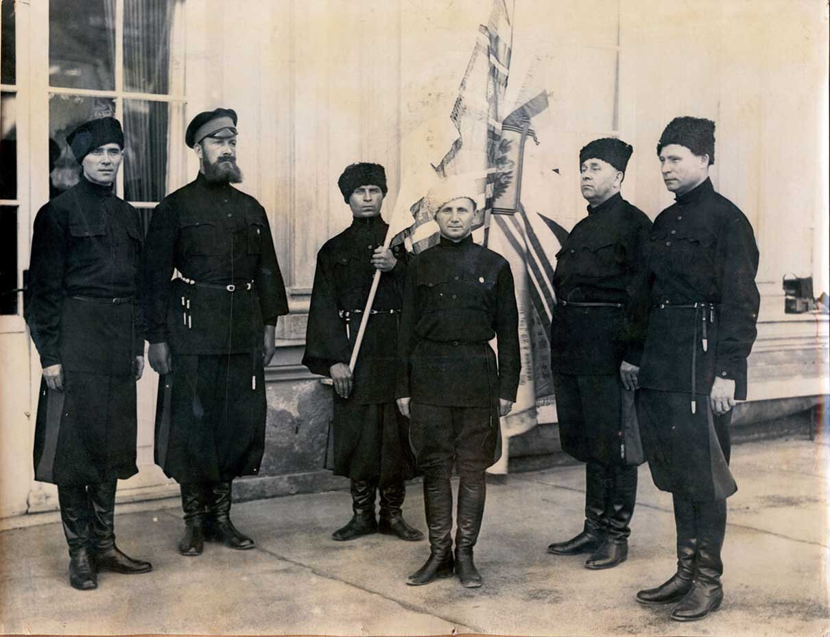 Донские казаки в Лондоне. Середина 1930-х годов