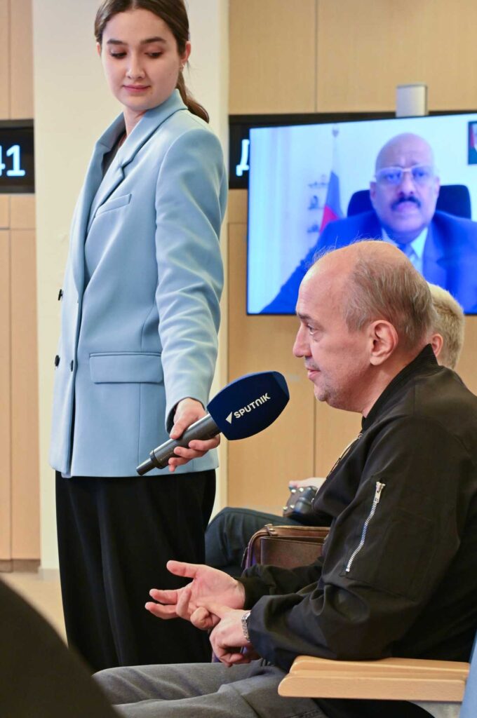 После завершения официальной части участники пресс-конференции могли задать свои вопросы