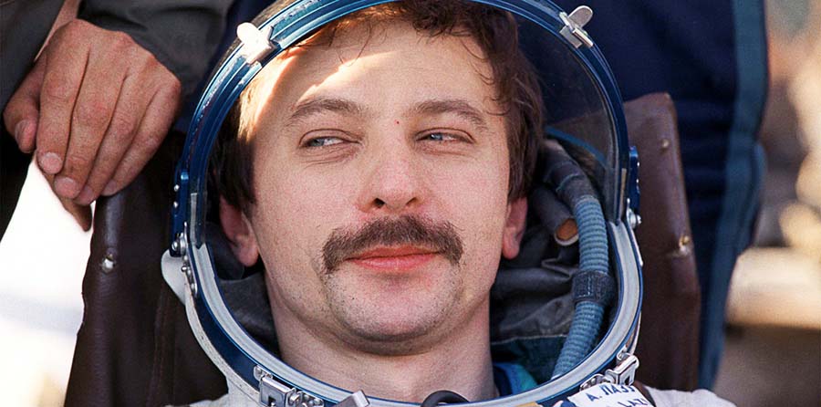 Александр Лазуткин