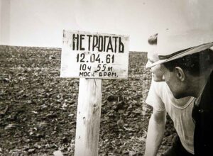 Marker at the landing site of the Vostok descent module. Saratov Region, village of Smelovka. 1961