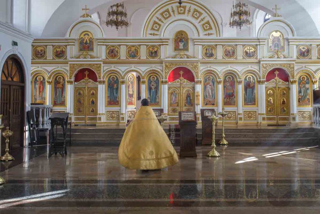 В возрожденном храме каждый день совершаются церковные службы