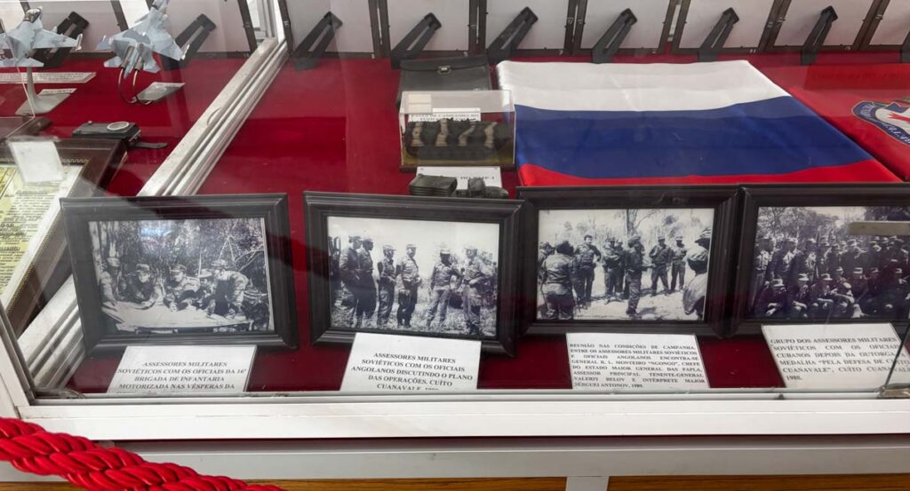 Экспозиция, посвященная советским специалистам, в Национальном музее военной истории. Ангола