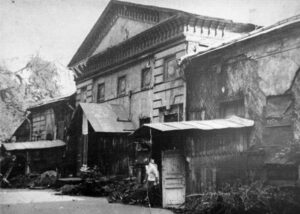 L’état de la maison de Dahl, une fois reconnue comme telle, dans les années 1960, avant restauration