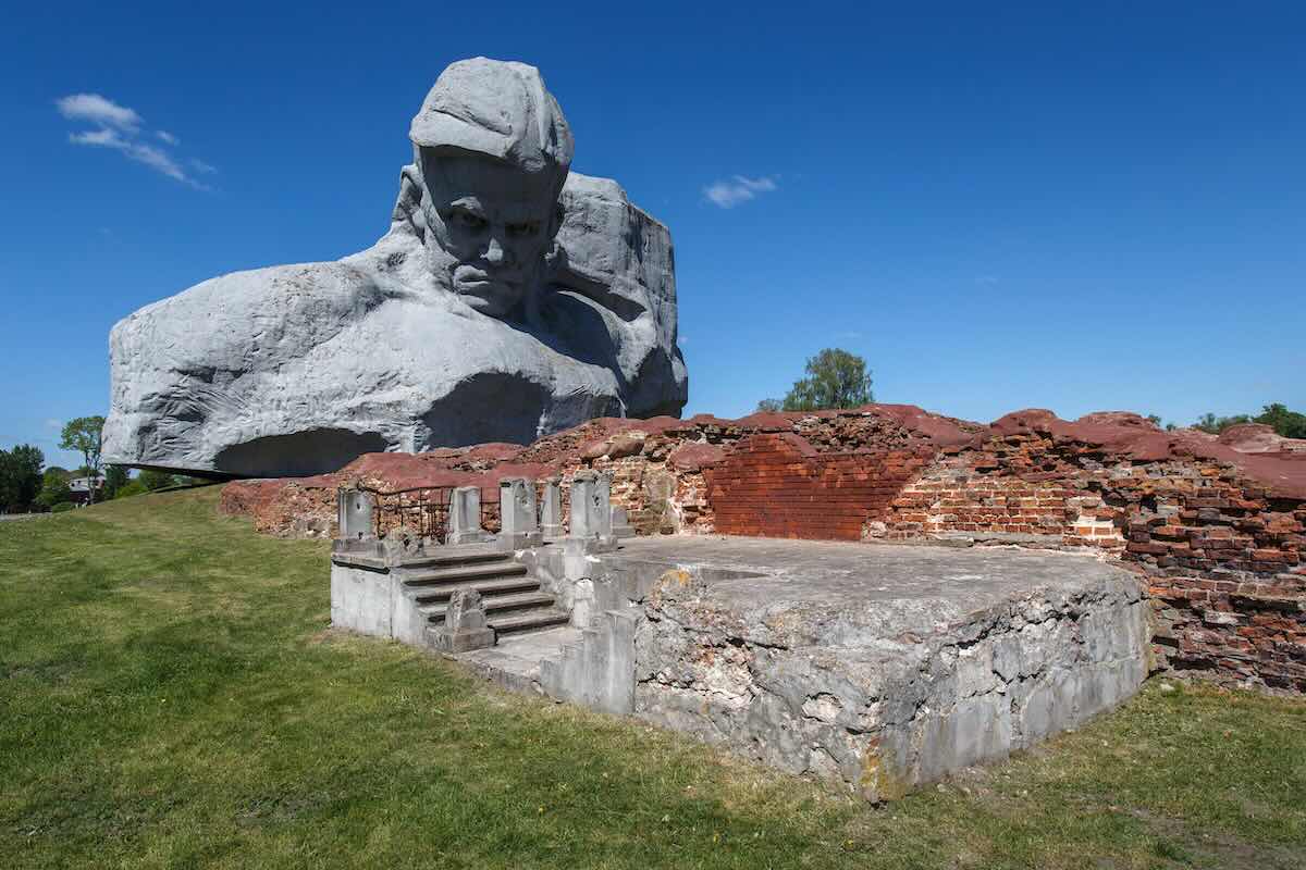 Монумент "Мужество" мемориального комплекса "Брестская крепость-герой"