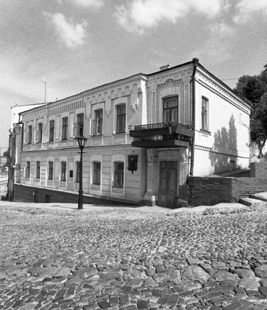 Дом, в котором жил писатель Михаил Булгаков.