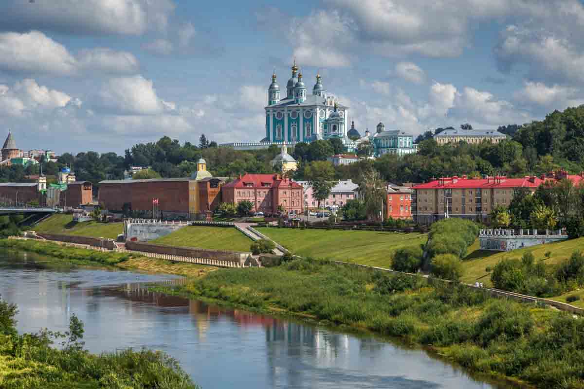 Успенский собор, кажется, виден из любой точки Смоленска