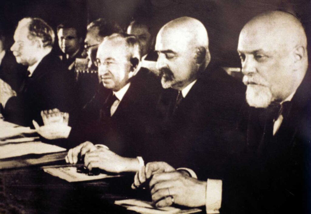 Founders of Soviet healthcare (left to right): Soviet surgeon, one of the founders of neurosurgery in the USSR, Nikolai Burdenko; Soviet pathologist Alexei Abrikosov; Soviet surgeon, one of the founders of clinical oncology in the USSR, Petr Gertsen; Soviet therapist Maxim Konchalovsky. Photo from the archives of the P.A. Gertsen Moscow Research Institute of Oncology