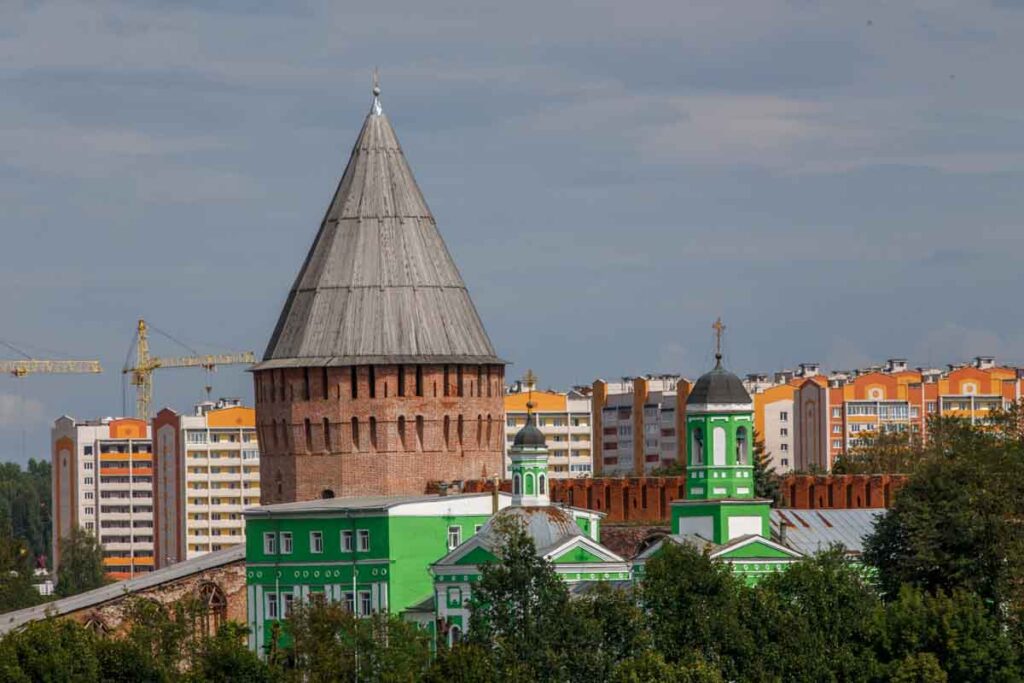 Эпохи наслаиваются друг на друга в городе очень затейливо