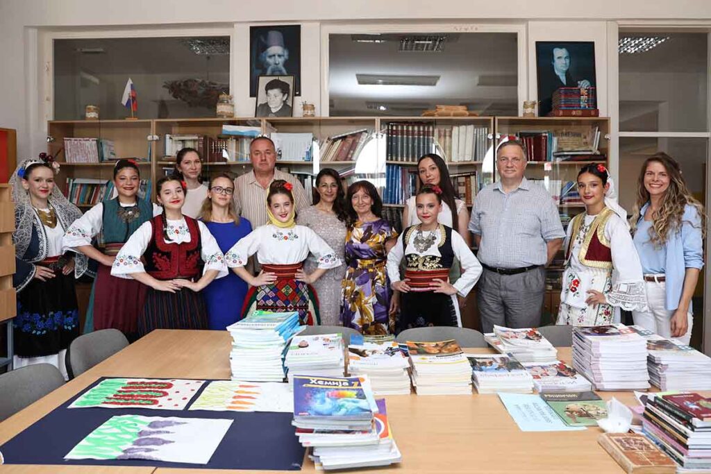 Церемония передачи школе «Исидора Секулич» оборудования и методической литературы