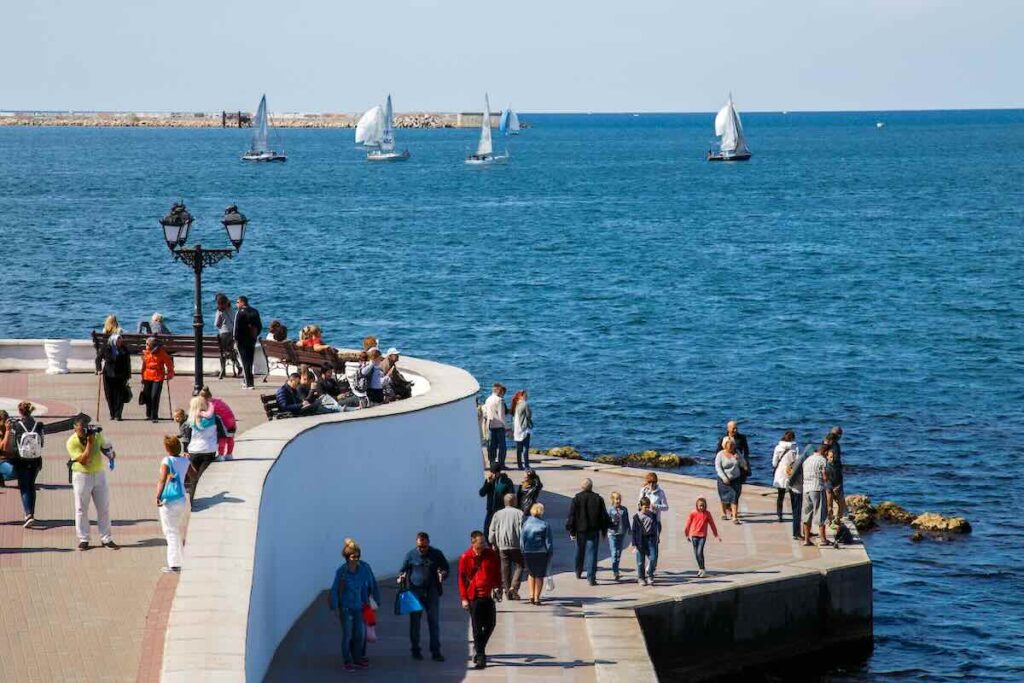 Le boulevard du Littoral, le rendez-vous préféré des Sébastopolitains et des touristes
