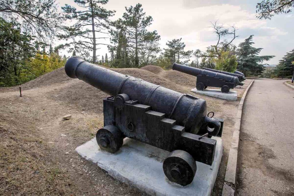 Les canons sur le tertre Malakhov