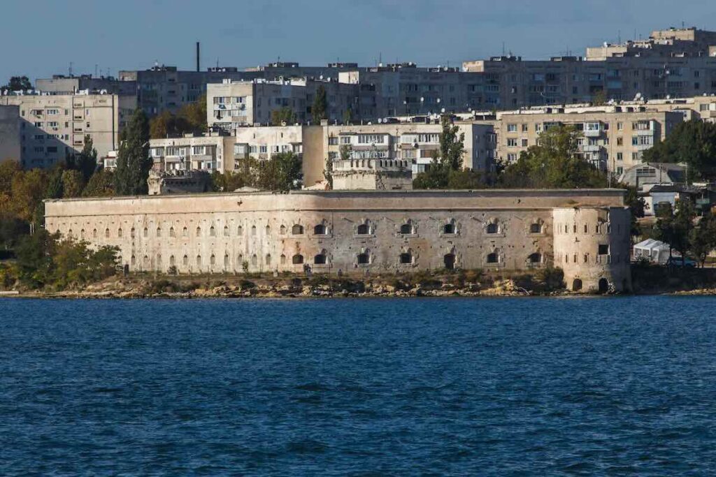 La batterie Mikhaïlovskaïa, qui a tenu lors des deux défenses de Sébastopol