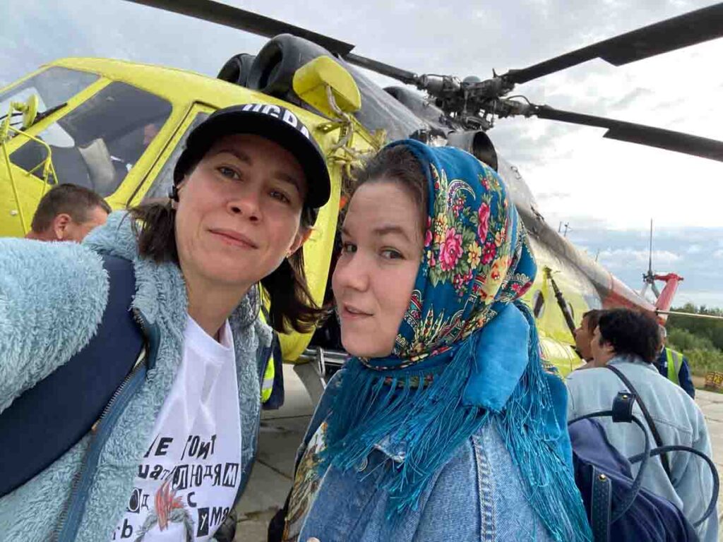 Александра Агафонова с проводником по Югре Марией Крюковой. Югра, Саранпауль. Июль 2025 года. Из личного архива