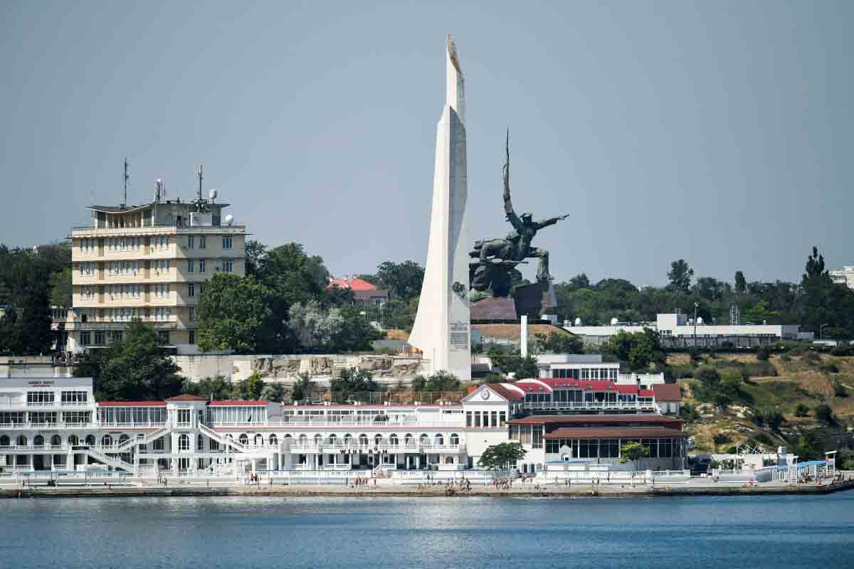 Обелиск «Городу-герою Севастополю» в Севастополе