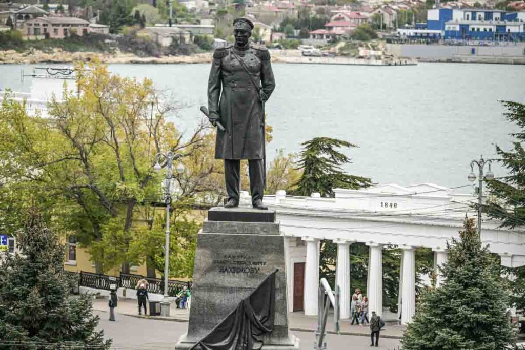 Памятник Павлу Нахимову