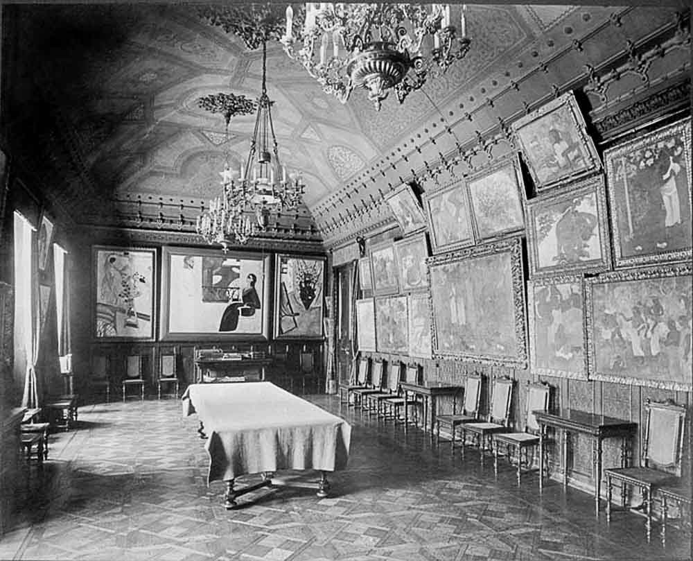 Salle Gauguin dans la maison de S.I. Chtchoukine. Tableau d'A. Matisse La Conversation (ou La Causette). Photo de 1913