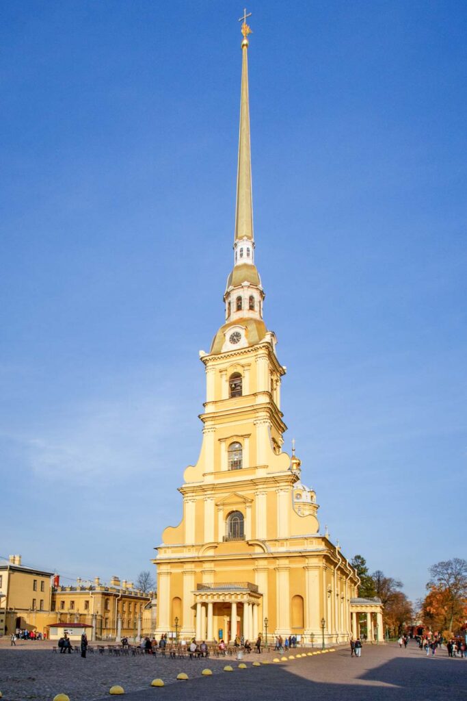 Ангел Петропавловского собора вознесся на высоту 120 метров. Фото Александра Бурого