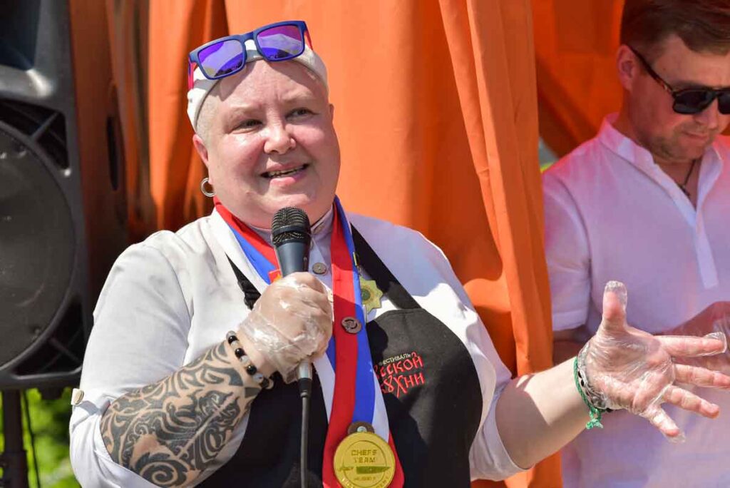Ioulia Litvinenko, vice-présidente de l'Association des chefs cuisiniers et des pâtissiers de Russie, est tout simplement amoureuse de la cuisine tchaldone