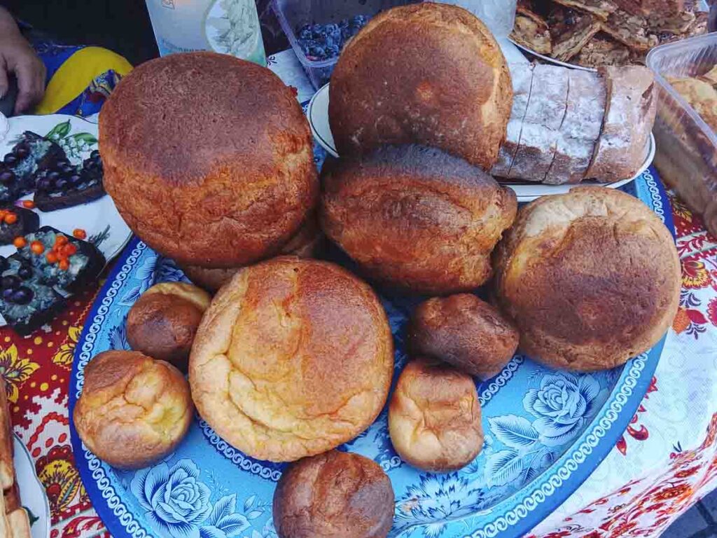 Nalivnye kalachi from the Russian oven