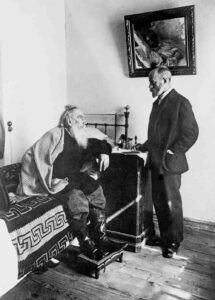 Lev Nikolaevich y Dusan Petrovich Makovitsky, su amigo y médico. Yásnaia Poliana, marzo de 1909