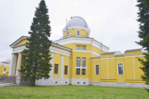 Главное здание Пулковской обсерватории, построенное в 1834–1839 годах архитектором Александром Брюлловым в стиле классицизма