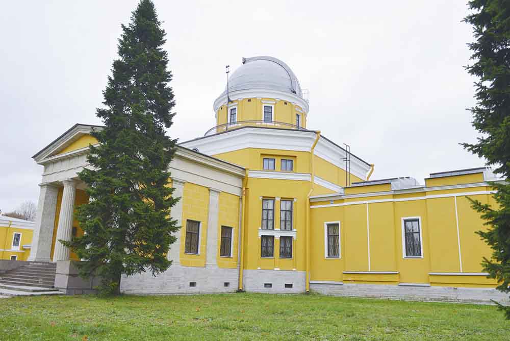 Главное здание Пулковской обсерватории, построенное в 1834–1839 годах архитектором Александром Брюлловым в стиле классицизма