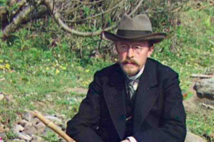 Сергей Прокудин-Горский. Автопортрет у реки Королисцхали, 1912 год
