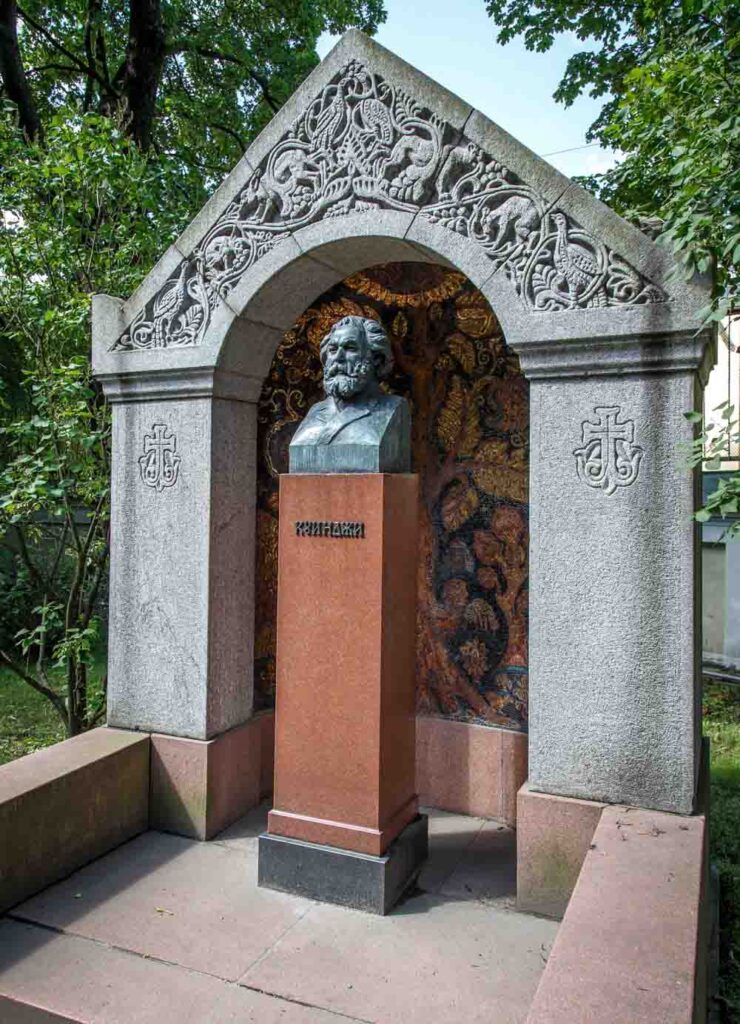 Надгробный памятник на могиле А.И. Куинджи. Фото Александра Бурого