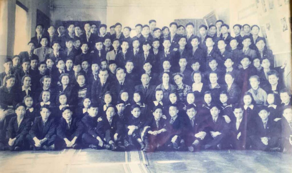 The first 100 Vietnamese students with their Russian teachers. Toan is in the fourth row, second from the left. Moscow, 1954.
