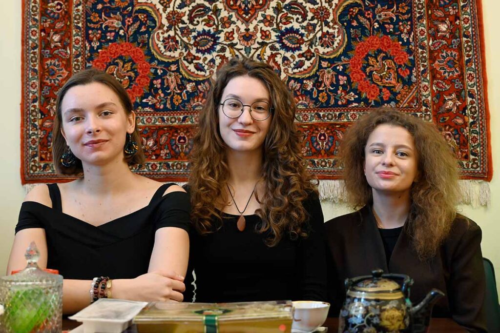 Слева направо: Дария Тагирова, Дарья Полещук, Полина Перовская. Фото: Андрей Сидельников