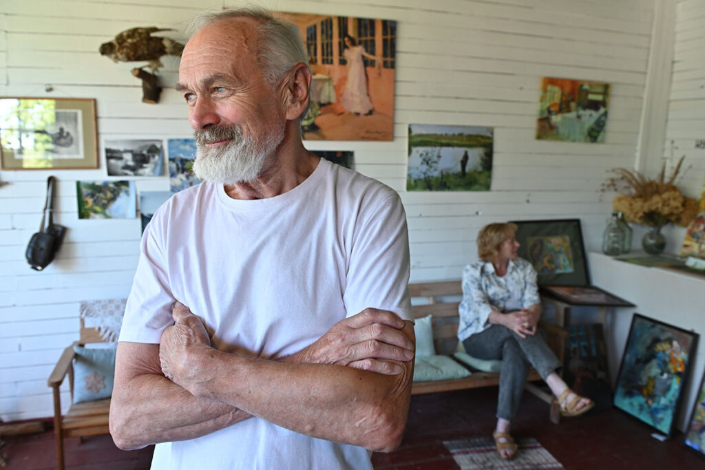 Tras la recuperación de la casa de campo de Korovin, Vladímir Seliviórstov se convirtió en custodio de la casa, vigilante del museo, guía y auténtico experto en la biografía y la obra del artista