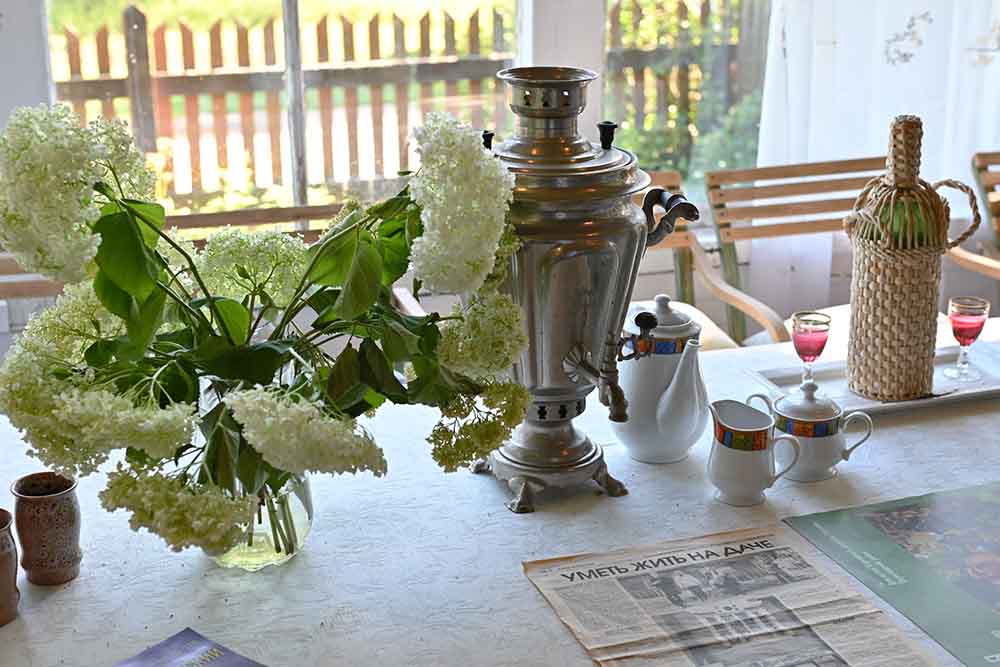 Okhotino is still picturesque in every detail – both the interiors of the dacha and the surrounding landscapes look as though they have come straight out of Korovin's paintings