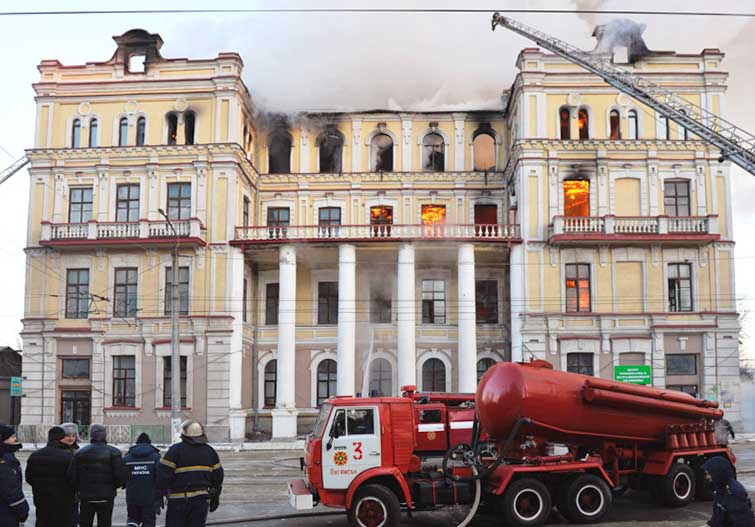 Тушение пожара в доме Васнёва 17 февраля 2011 года
